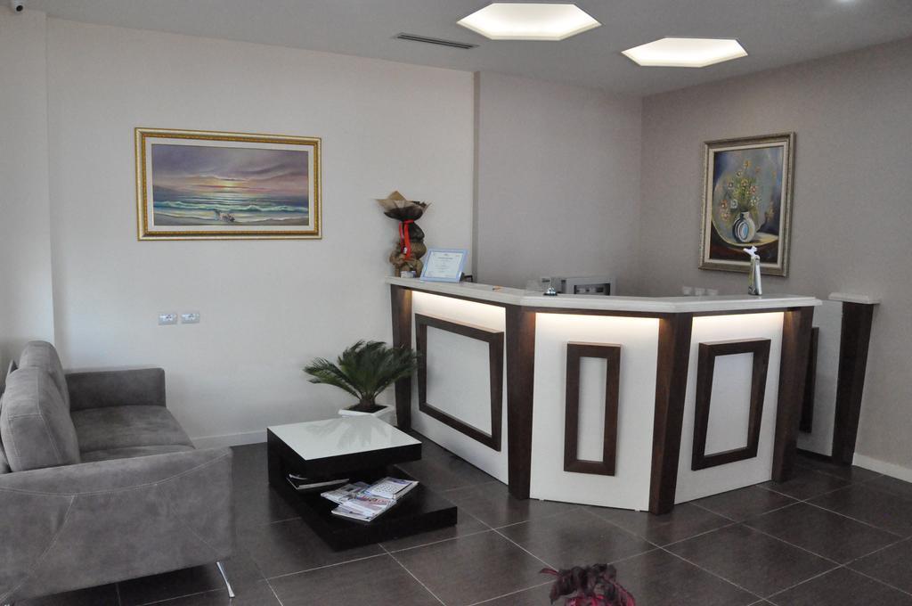 Coral Hotel & Resort Radhimë 外观 照片