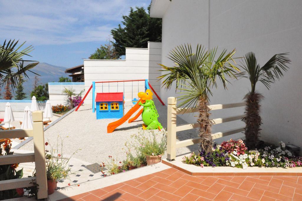 Coral Hotel & Resort Radhimë 外观 照片