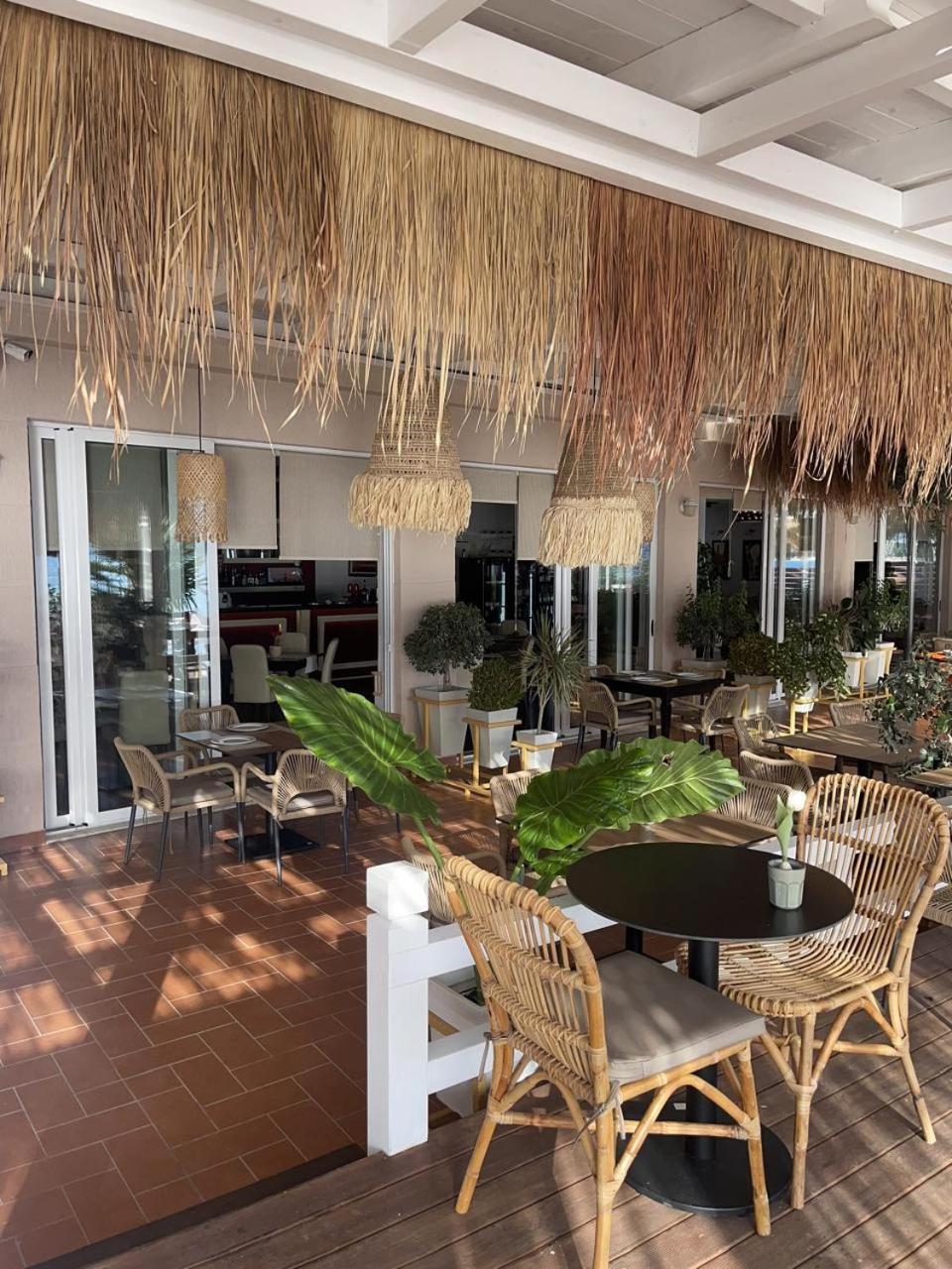 Coral Hotel & Resort Radhimë 外观 照片