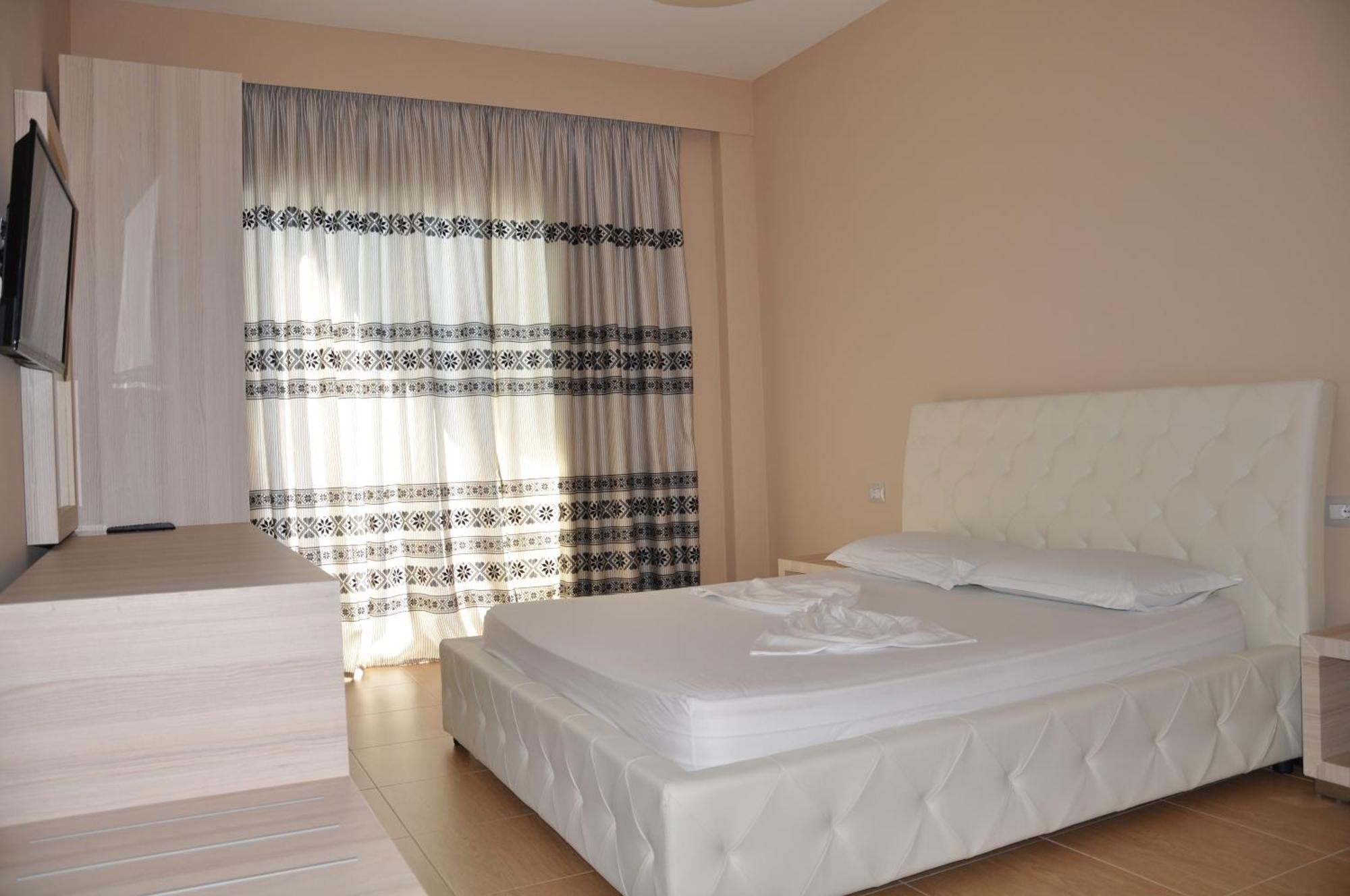 Coral Hotel & Resort Radhimë 外观 照片