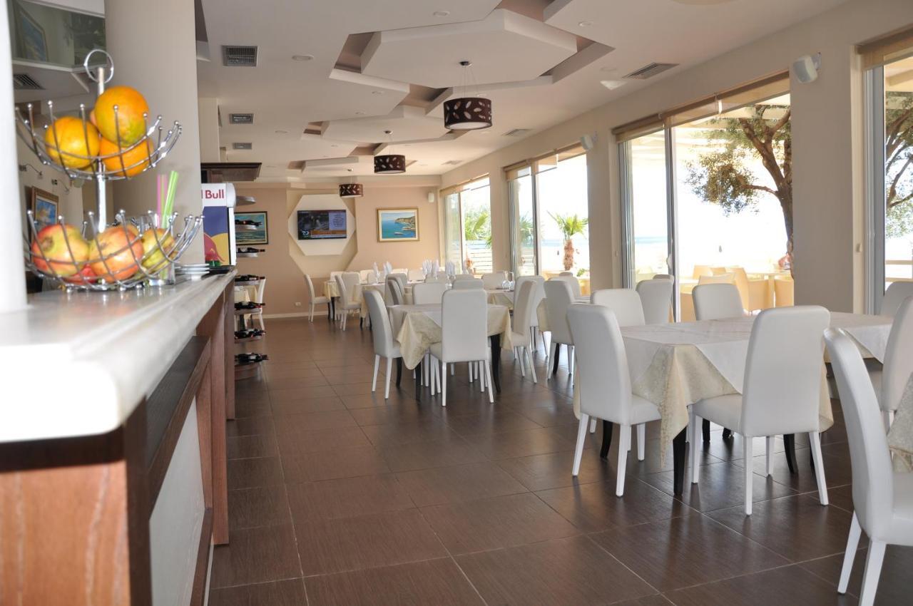 Coral Hotel & Resort Radhimë 外观 照片