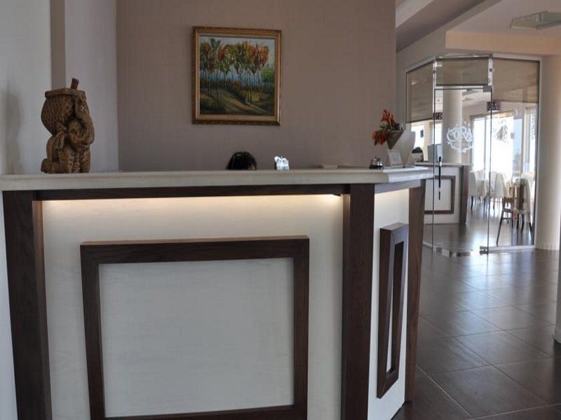 Coral Hotel & Resort Radhimë 外观 照片